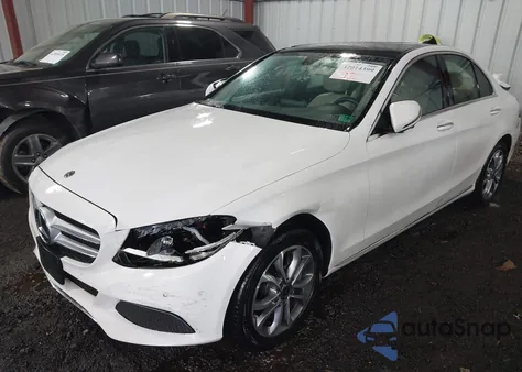 2018 Mercedes-Benz C 300 4Matic z USA, uszkodzony, nr VIN WDDWF4KB1JR356717